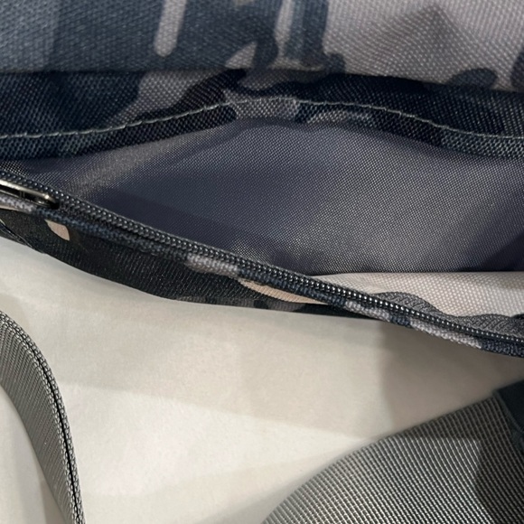 WATERFLY Fanny Pack for Women Men Water Resistant Belt Bag 4 Pockets - Picture 6 of 13